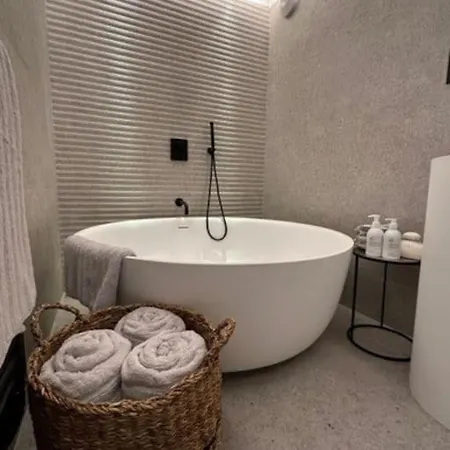 Retreat Luxury 公寓 *